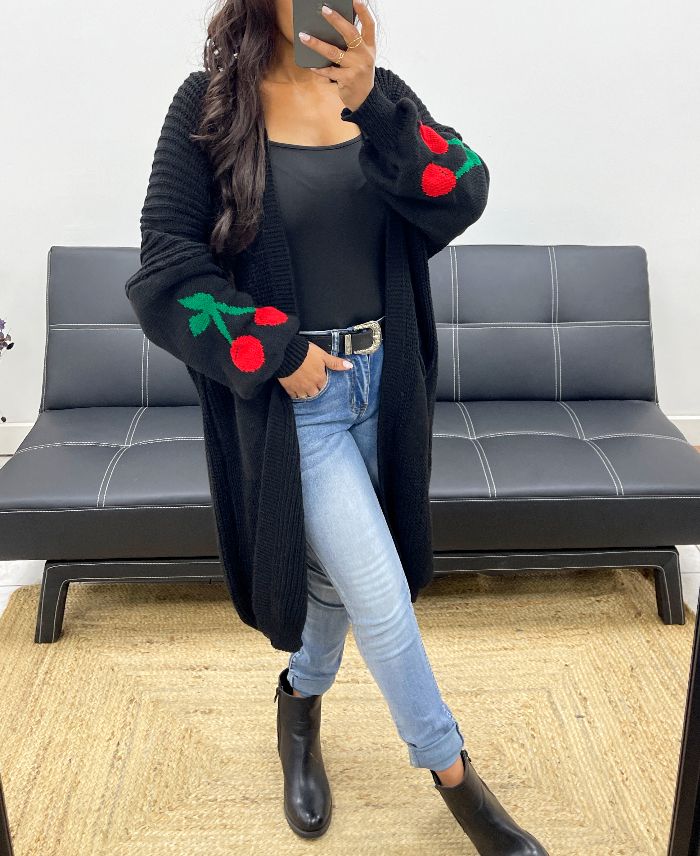 Pret A Porter Cardigan - Cherry Long Cardigan Black "PREORDER - MIDT OKTOBER" - Onesize - Diversita - 